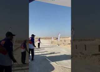 وصول الأوائل في سباق الجري الصحراوي ضمن فعاليات مهرجان الربع الخالي لمسافة 10