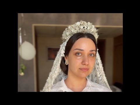 كان يومها غريب كنت مع عروسة في فندق واكتشفت ان هي في الاوضة اللي جنبي