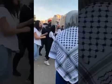 شاهد الآن اعتداء الشرطة الأردنية على متظاهرين نصرة لغزة غزة الآن GazaUnderAttack