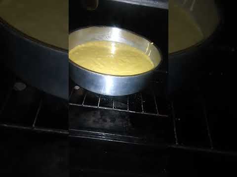 نحطها ف الفرن ع الرف المتوسط ع درجة الحرارة ١٨٠