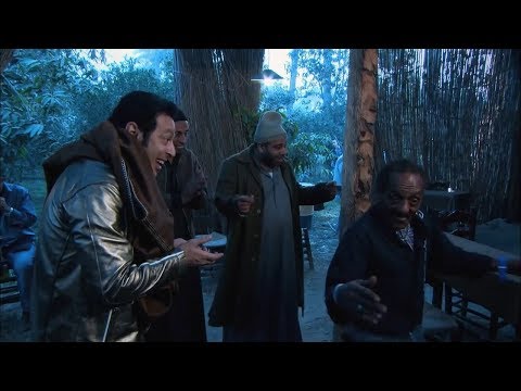 مزاج الخير الذبابة من أحلى الطيور الذبابة الملعونة وقفت على الزجاجة