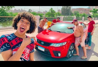 اخر واحد يشيل يده من السياره ياخدها