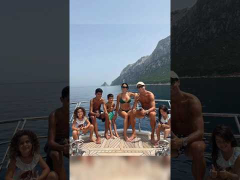 Cristiano Ronaldo And Georgina With Family On The Beach Ronaldo Georgina Shorts