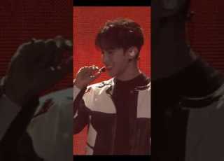  DK Trying Not To Laugh During His Intro In HOT Because Of Jeonghan Shorts