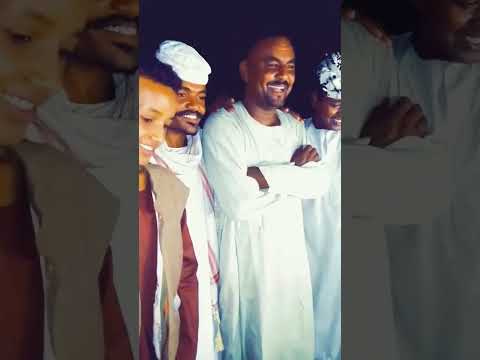 الفنان الراحل ود عصار مع المبدع الأمين الهادي والشاعر القدلنجي