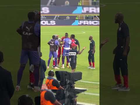 CHEKI UGOMVI WA MOUSA CAMARA NA FABRICE NGOMA WAKATI WAKIPEANA MAELEKEZO CHEKI UGOMVI WA MOUSA CAMARA NA FABRICE NGOMA WAKATI WAKIPEANA MAELEKEZO