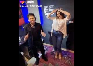 وخداني ع الهادي وجمالها مش عادي لما بتجي قصادي بموت 200مره