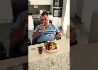  Un Délicieux Plateau Avec Mon Neveu à Côté De Moi