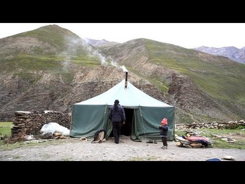 في أعالي جبال الهملايا الاخوة يتشاركون زوجة واحدة