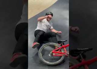 HEAVY MTB TRICKS AND CRASHES INDOORS