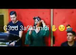 يتمشى و يعرض