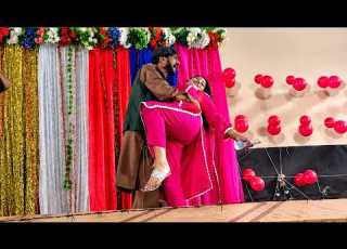  Pashto Spogmai Hug Tawab On Stage In Pashto Dance