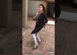  اس لڑکی نے ایسا ڈانس کیا کہ عقل دنگ رہ گئی