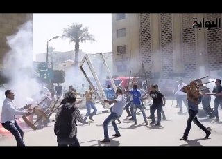 علقة سخنة في جامعة القاهرة حفلة الأمن على طلاب الإخوان