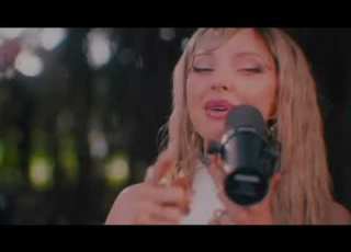Larissa Lambert Performs Cardio Acoustic