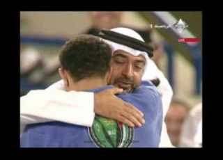  تواضع صاحب السمو الشيخ محمد بن زايد آل نهيان حفظه الله