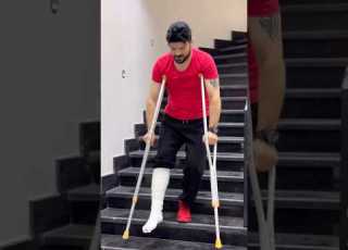 الموبايل اهم من الألم