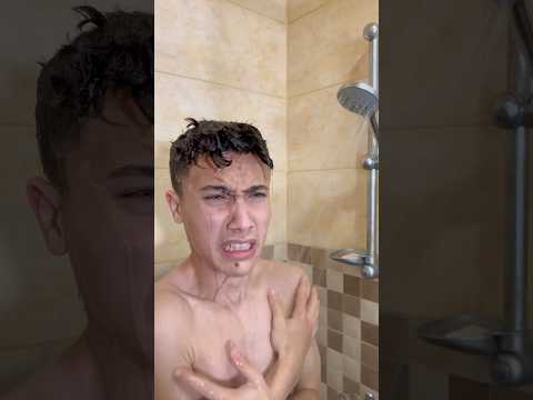 لما اتحمم بالشتا العيله الاردنيه Shorts