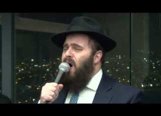 החזנים מוטי בויאר ויעקב רוזנפלד בדואט טל יוסלה רוזנבלט בליווי הקלידן אלחנן מינץ