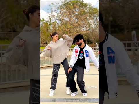 طول ما الدنيا بتلف احنا هنفضل كتف في كت