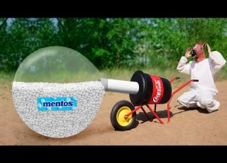  EXPERIMENT Coca Cola And Mentos In To GIANT Balloon