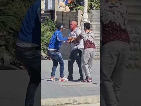 اعتداء وسرقة في وضح النهار على رجل كبير وسط عين فكرون ولاية ام البواقي تقول رانا عايشين فى غابة