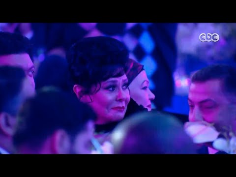 شاهد محمد صبحي بشكل كوميدي يقلد الفنانة إسعاد يونس مقدمة برنامج صاحبة السعادة