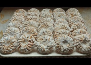  حلوة الزبيب والزنجلان من حلويات زمان البسيطة واللذيذة كذوب في الفم
