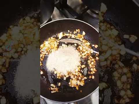 ترويقة طريقة طبخ الكشك منقلي بصل ونضع ٣ معالق كشك و نص كبايةماء و رشة ملح و نتركهم لينشفو وصحتين