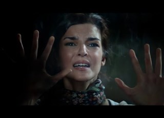واحدة بتدخل أوضة معزولة في شقة حبيبها وبتنسى المفتاح فبتتحبس جوا مدا الحياة The Hidden Face