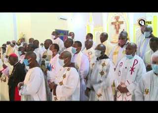 EE MUNGU MKUU PD GREGORY KAYETTA MISA YA KUTABARUKU KANISA LA MT PADRE PIO MSIMBAZI DSM