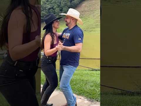 DANÇANDO COM MEU PAR NA ROÇA INTERIOR BOM DEMAIS SÓ Dança Piseiro Forró DANÇANDO COM MEU PAR NA ROÇA INTERIOR BOM DEMAIS SÓ Dança Piseiro Forró