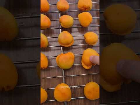 المشمش المجفف بالبيت بطريقة ولا أسهل مع الحفاظ على اللون الحلو