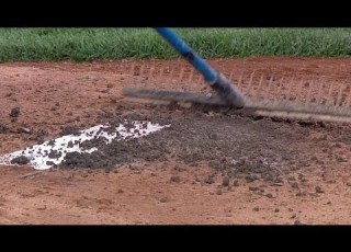 NYM NYY Grounds Crew Fixes The Pitcher S Mound