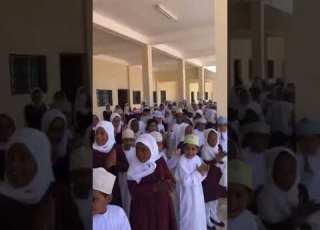 اداء حماسي لطلاب مدرسة رياض السلام الصفقة السباعية