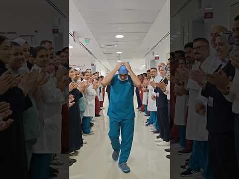 ممر شرفي لدكتور هاني عبدالجواد في مستشفى آدم فيتال ب دبي بعد عمل عدد قياسي من تشوهات العمود الفقري