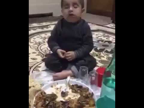 غلط ياناس تصحوني طفل يأكل وهو نايم غلط ياناس تصحوني طفل يأكل وهو نايم