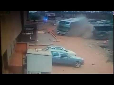 حادث في الكلاكلة الخرطوم بين بص سياحي و شاحنة نقل