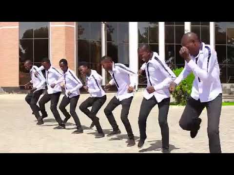 HII NDIO KWAYA INAYO CHEZA VIZURI KULIKO ZOTE EMAUS BAND