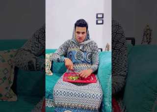 لما امك تكون بتتكلم وهيا نيمه