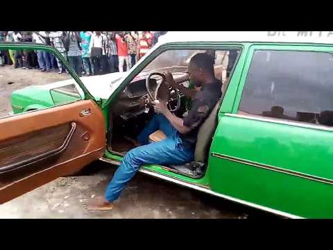 LORS DES OBSÈQUES DE DAHOUE DOTO Le Defilet Du Chauffeur Tafait De DOKO Toviklin LORS DES OBSÈQUES DE DAHOUE DOTO Le Defilet Du Chauffeur Tafait De DOKO Toviklin