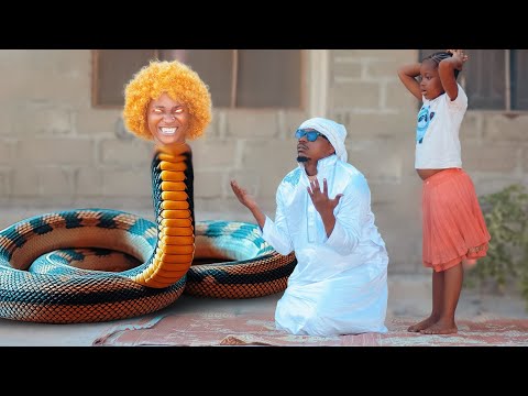 MTOTO WA TAJIRI AMEJIGEUZA NYOKA ILI APATE MUME BORA