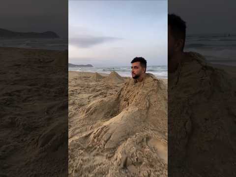 صار تمثال أبو الهول على ساحل البحر