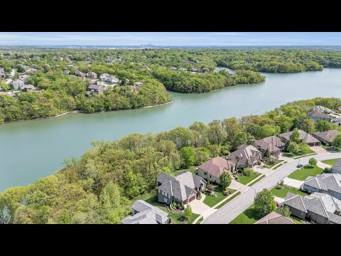 LAKEFRONT ESTATE 6325 Edgewater Dr Parkville MO 64152