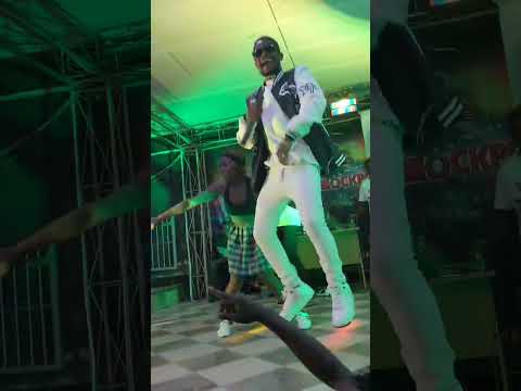 Chile 84 Alira Wina On Stage