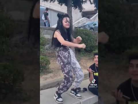 يشيم تغني هي و باريش بانا بانا يجننننو