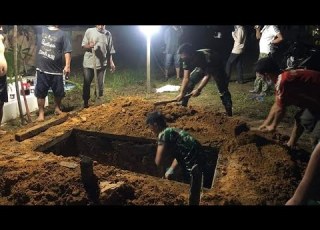  JANGAN DI TONTON TERLALU BERBAHAYA