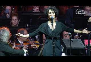 Voilà Barbara Pravi Un Violon Sur Le Sable 2022