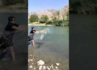 ماهیگیری با تور پرتابی زیر پل آهنی رودخانه ارس لوکیشن جذاب و پر ماهی Shorts Nature Fishin ماهیگیری