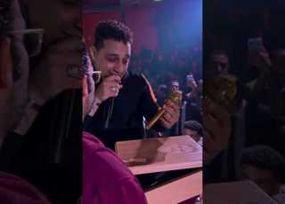 رضا البحراوى اول مطرب شعبى فى مصر يجيله مايك ذهب